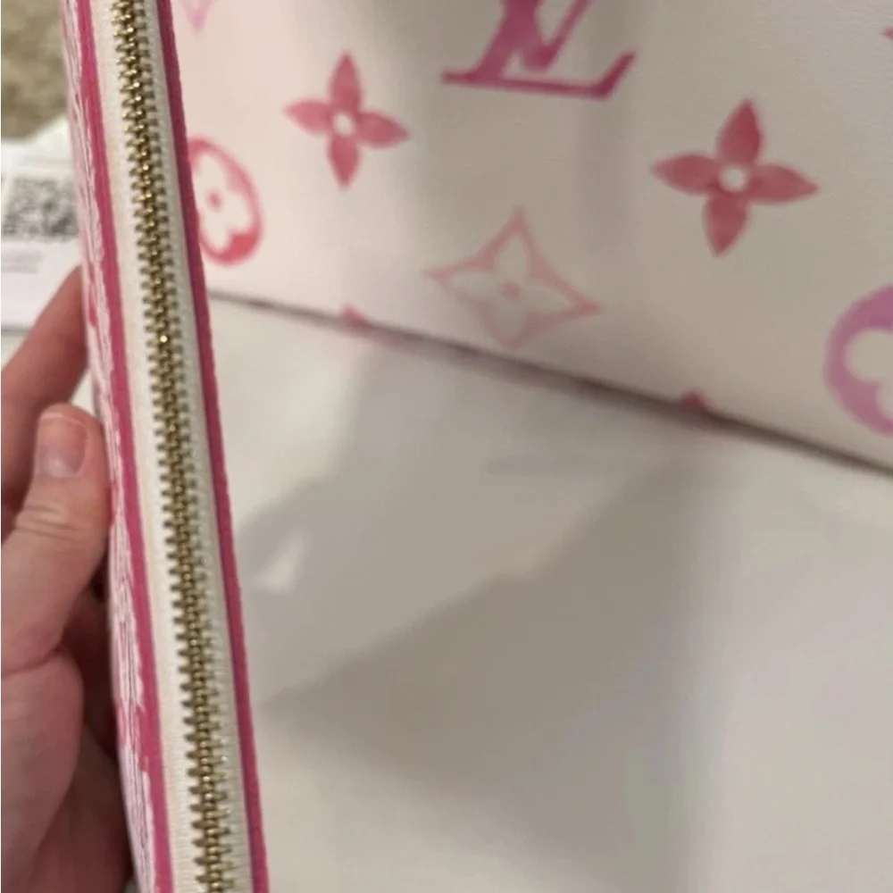 Louis Vuitton Pink and White Monogram by the pool neverfull - Picture 9 of 14